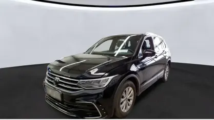 Gebraucht VW Tiguan R-line 150 PS (110 kW) 2024 Schwarz SUV