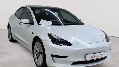 Gebraucht Tesla Model 3 RWD 239 kW (325 PS) 2022 Pearl white multicoat Limousine