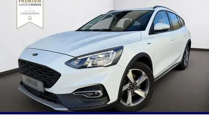 Weiss Gebraucht 2020 Ford Focus Limousine | 14.990 € (Fairer Preis)