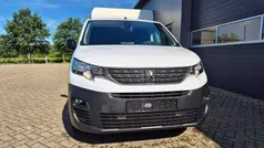 Weiß Gebraucht 2023 Peugeot Partner Premium Van / Kleinbus | 20.579 € (Fairer Preis)