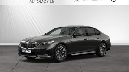 Gebraucht BMW 550e M Sport 489 PS (359 kW) 2025 Sophistograu brillanteffekt metallic Limousine