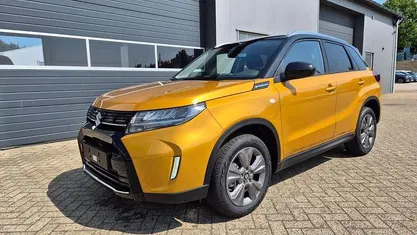 Solar yellow pearl metallic Neu 2025 Suzuki Vitara Comfort SUV | 24.490 € (Fairer Preis)