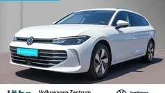 Oryxweiß perlmutteffekt Gebraucht 2024 VW Passat Business Kombi | 31.380 € (Fairer Preis)