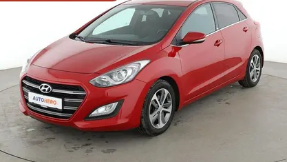 Rot Gebraucht 2016 Hyundai i30 Passion Limousine | 9.330 € (Fairer Preis)