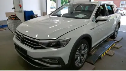 Gebraucht VW Passat 200 PS (147 kW) 2024 Weiss Kombi