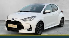 Weiß Gebraucht 2021 Toyota Yaris Hybrid Limousine | 17.890 € (Fairer Preis)