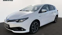 Weiß Gebraucht 2015 Toyota Auris Hybrid Basis Limousine | 14.690 € (Guter Preis)