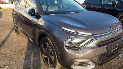 Platinumgrau metallic Gebraucht 2023 Citroën C4 PureTech Limousine | 17.450 € (Superpreis)