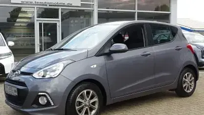 Gebraucht Hyundai i10 Edition 67 PS (49 kW) 2015 Grau Kleinwagen