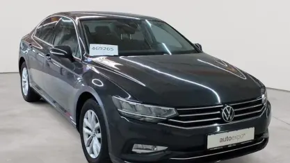 Gebraucht VW Passat Business 122 PS (89 kW) 2020 Uranograu Limousine