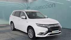 Weiß Gebraucht 2021 Mitsubishi Outlander P-HEV Plus SUV | 23.770 € (Fairer Preis)