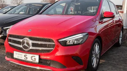 Gebraucht Mercedes B200 Business 163 PS (119 kW) 2019 Jupiterrot Van / Kleinbus