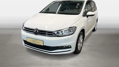 Weiß Gebraucht 2023 VW Touran Comfortline Van / Kleinbus | 27.720 € (Superpreis)