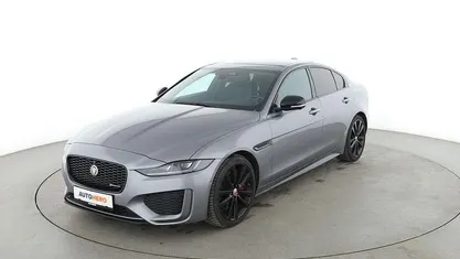 Grau Gebraucht 2023 Jaguar XE R-Dynamic Limousine | 31.010 € (Fairer Preis)