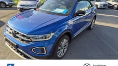 Blau Gebraucht 2024 VW T-Roc Cabriolet Move Cabrio | 35.890 € (Fairer Preis)