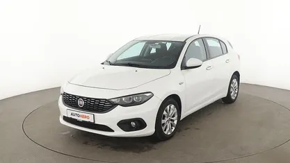Weiß Gebraucht 2016 Fiat Tipo Lounge Limousine | 9.860 € (Fairer Preis)