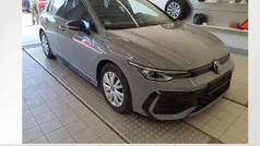 Mondsteingrau Gebraucht 2024 VW Golf VIII R-line Limousine | 30.240 € (Fairer Preis)