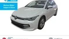 Weiß Gebraucht 2024 VW Golf VIII Life Limousine | 28.780 € (Fairer Preis)
