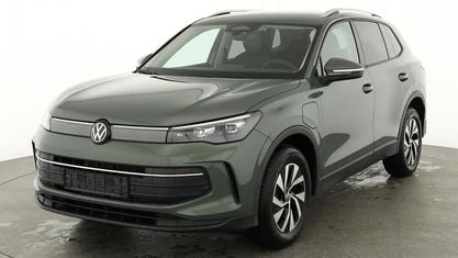 Neu VW Tiguan Life 204 PS (150 kW) 2025 Cipressino grün metallic SUV