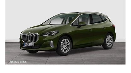 Neu BMW 218 Active Tourer Luxury Line 136 PS (100 kW) 2026 Grün Van / Kleinbus