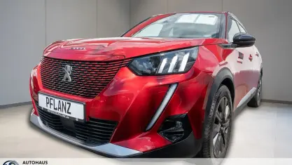Gebraucht Peugeot e-2008 GT 100 kW (136 PS) 2022 Rot SUV