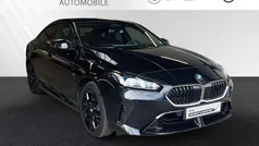 Black sapphire metallic Gebraucht 2025 BMW 220 M Sport Limousine | 36.888 € (Fairer Preis)