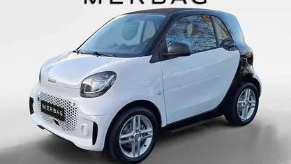 Bodypanels in white Gebraucht 2023 Smart ForTwo Electric Drive Coupé | 12.889 € (Fairer Preis)