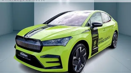 Mambagrün metallic (grün) metallic Gebraucht 2023 Skoda Enyaq iV RS SUV | 38.770 € (Fairer Preis)