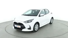 Weiß Gebraucht 2023 Toyota Yaris Comfort Limousine | 14.790 € (Guter Preis)