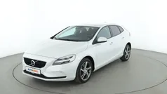 Weiß Gebraucht 2017 Volvo V40 Momentum Kombi | 14.890 € (Fairer Preis)