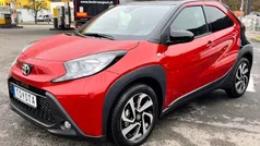 Chilli red / schwarz Gebraucht 2024 Toyota Aygo Team Kleinwagen | 16.960 € (Fairer Preis)