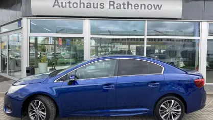 Używany Toyota Avensis Business Edition 147 KM (108 kW) 2015 Niebieski Sedan/Limuzyna
