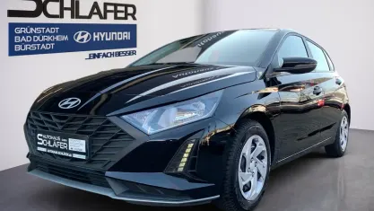 Gebraucht Hyundai i20 Select 79 PS (58 kW) 2025 Phantom black / met Kleinwagen