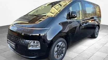 Schwarz Gebraucht 2024 Hyundai Staria Van / Kleinbus | 45.920 € (Guter Preis)