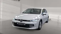 Weiß (pure white) Gebraucht 2024 VW Golf VIII Life Limousine | 25.250 € (Fairer Preis)