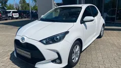 Weiß Gebraucht 2024 Toyota Yaris Comfort Limousine | 18.899 € (Guter Preis)