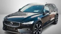Onyx black / metallic Gebraucht 2024 Volvo V60 CC Ultimate Kombi | 46.980 € (Guter Preis)