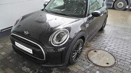 Gebraucht Mini ONE Classic 102 PS (75 kW) 2022 Schwarz Kleinwagen