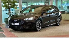 Obsidianschwarz metallic Gebraucht 2024 Ford Focus ST-Line Kombi | 24.900 € (Fairer Preis)