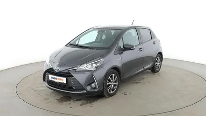 Gebraucht Toyota Yaris Hybrid Club 101 PS (74 kW) 2019 Grau Kleinwagen