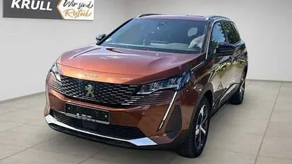Begagnad Peugeot 5008 Allure 131 HK (96 kW) 2023 Brun Minibuss