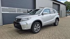 Silky silver metallic Neu 2025 Suzuki Vitara Comfort SUV | 24.890 € (Fairer Preis)