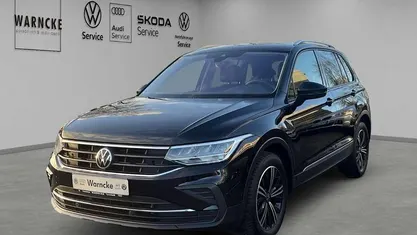 Deep black perleffekt Gebraucht 2022 VW Tiguan Active SUV | 28.470 € (Fairer Preis)