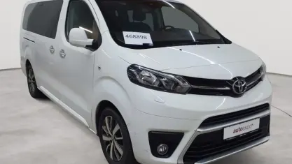 Gebraucht Toyota Proace Verso Comfort 144 PS (105 kW) 2022 Schaumweiß Kombi