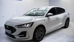 Weiß Gebraucht 2024 Ford Focus ST-Line Limousine | 26.507 € (Fairer Preis)