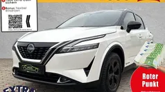 Pearl white / black metallic Gebraucht 2023 Nissan Qashqai SUV | 30.470 € (Fairer Preis)
