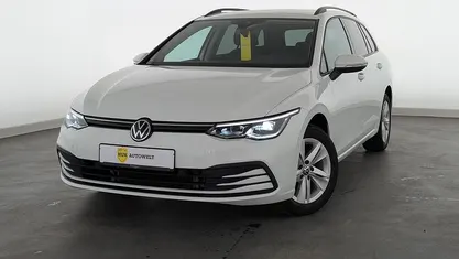 Gebraucht VW Golf VIII Life 131 PS (96 kW) 2023 Weiß Kombi