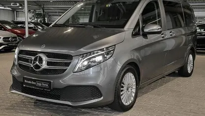 Selenitgrau metallic Gebraucht 2022 Mercedes V250 Edition Van / Kleinbus | 46.890 € (Superpreis)