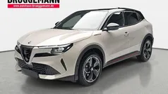 Beige Gebraucht 2025 Alfa Romeo Junior Edizione Speciale SUV | 35.990 € (Fairer Preis)