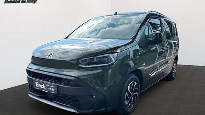 Grün Gebraucht 2025 Toyota Proace Verso City Kombi | 36.120 € (Fairer Preis)